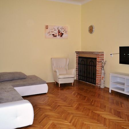 פראג Sunflower 2Bdr Flat By Ruterra מראה חיצוני תמונה