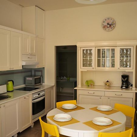 פראג Sunflower 2Bdr Flat By Ruterra מראה חיצוני תמונה